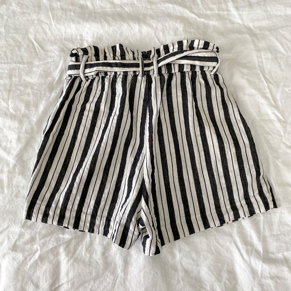 2/$40💜 CLOSET CLEAN OUT: Dynamite linen striped shorts with belt - Picture 2 of 9